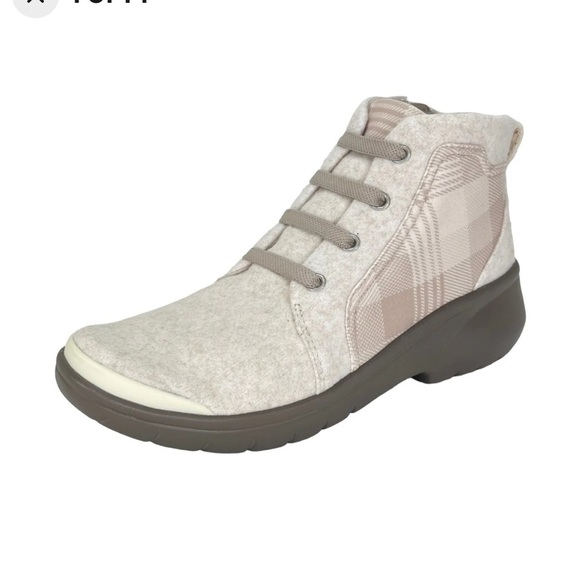 Bzees Shoes - Bzees Womens Ankle Boots 7M Kick Back Taupe Cushioned Insole Arch Support New